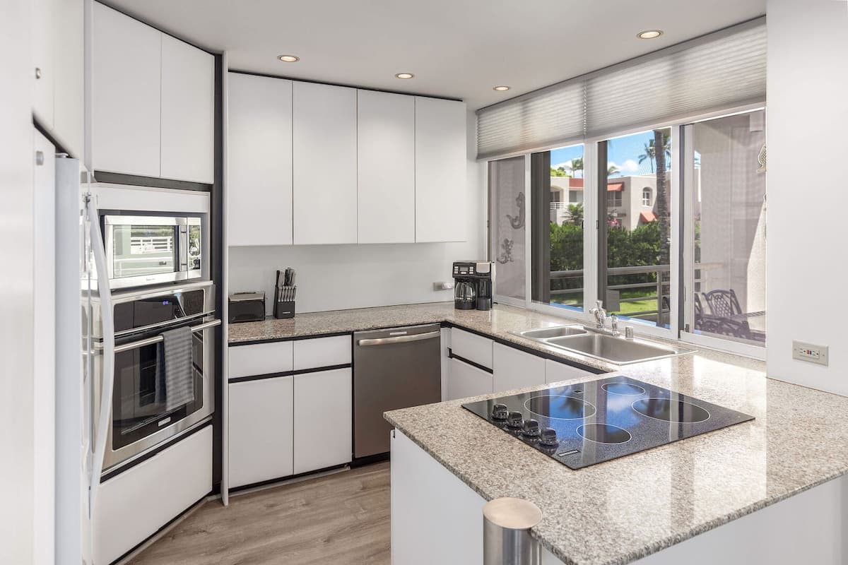 Condo in Kihei · ★4.33 · 1 bedroom · 2 beds · 2 private baths - Photo 3
