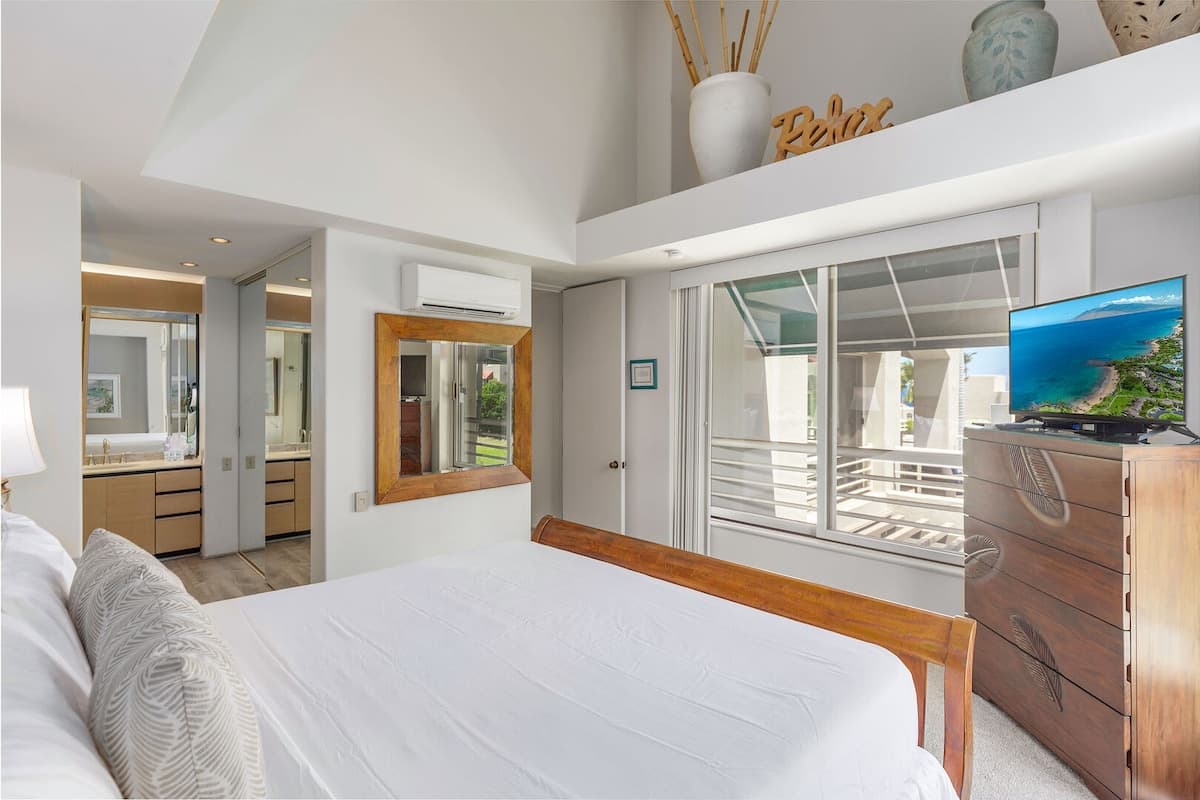 Condo in Kihei · ★4.33 · 1 bedroom · 2 beds · 2 private baths - Photo 4