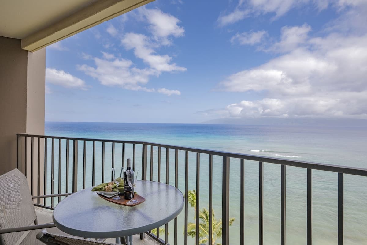 Condo in Lahaina · ★4.8 · 1 bedroom · 2 beds · 1 private bath - Photo 4