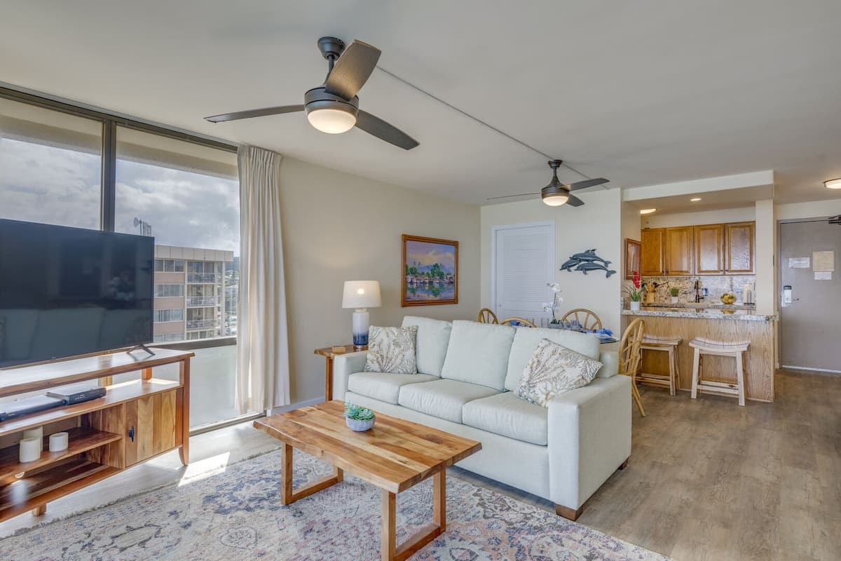 Condo in Lahaina · ★4.8 · 1 bedroom · 2 beds · 1 private bath - Photo 3