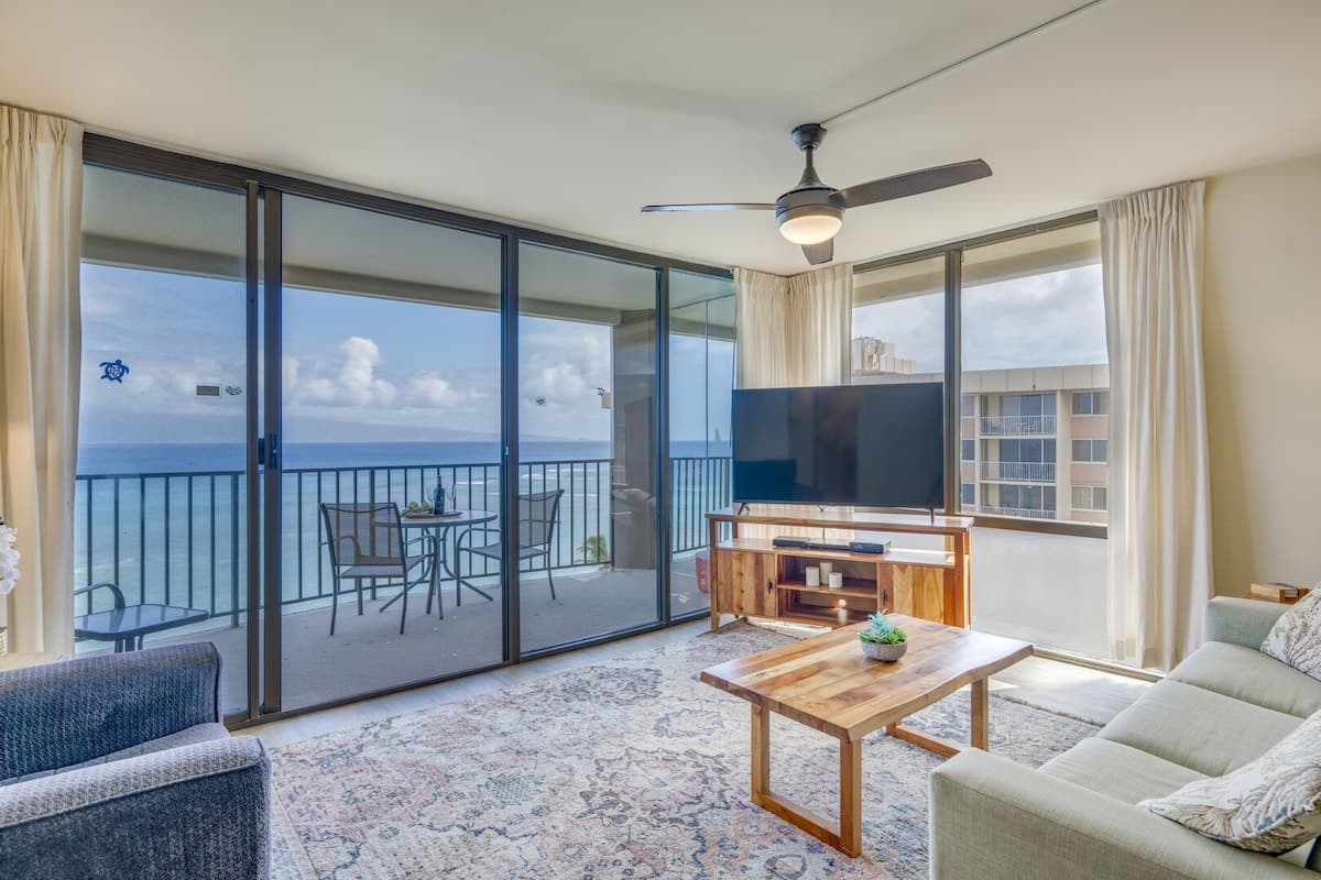 Condo in Lahaina · ★4.8 · 1 bedroom · 2 beds · 1 private bath - Photo 2