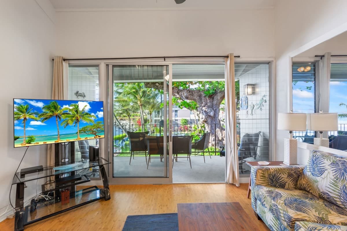 Condo in Lahaina · ★5.0 · 2 bedrooms · 2 beds · 2 baths - Photo 4