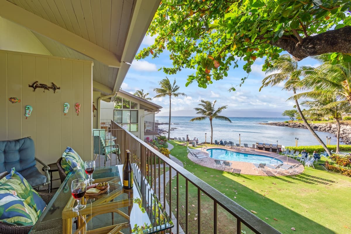 Condo in Lahaina · ★5.0 · 2 bedrooms · 2 beds · 2 baths - Photo 2