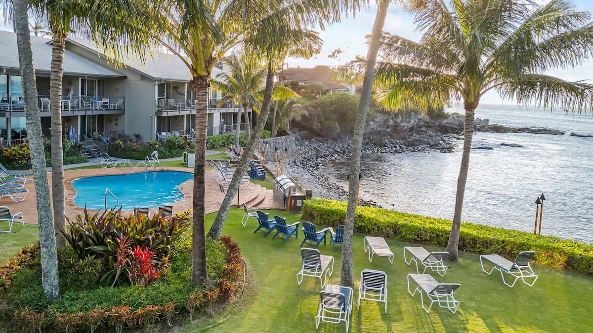 Condo in Lahaina · ★5.0 · 2 bedrooms · 2 beds · 2 baths - Photo 1