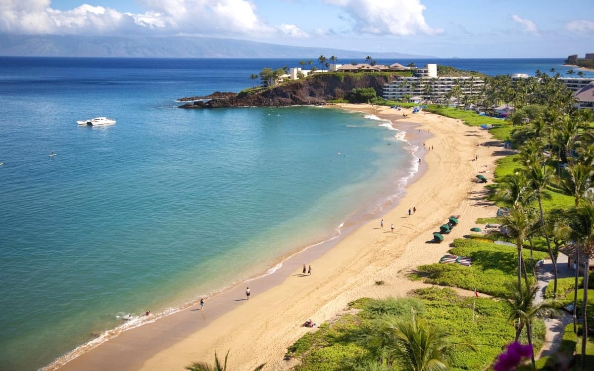 Condo in Lahaina · ★4.71 · 1 bedroom · 2 beds · 1 bath - Photo 2
