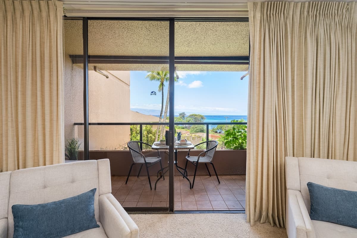 Condo in Lahaina · ★4.81 · 1 bedroom · 2 beds · 1 bath - Photo 2