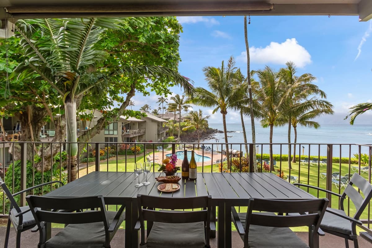 Condo in Lahaina · ★5.0 · 2 bedrooms · 3 beds · 2 baths - Photo 1