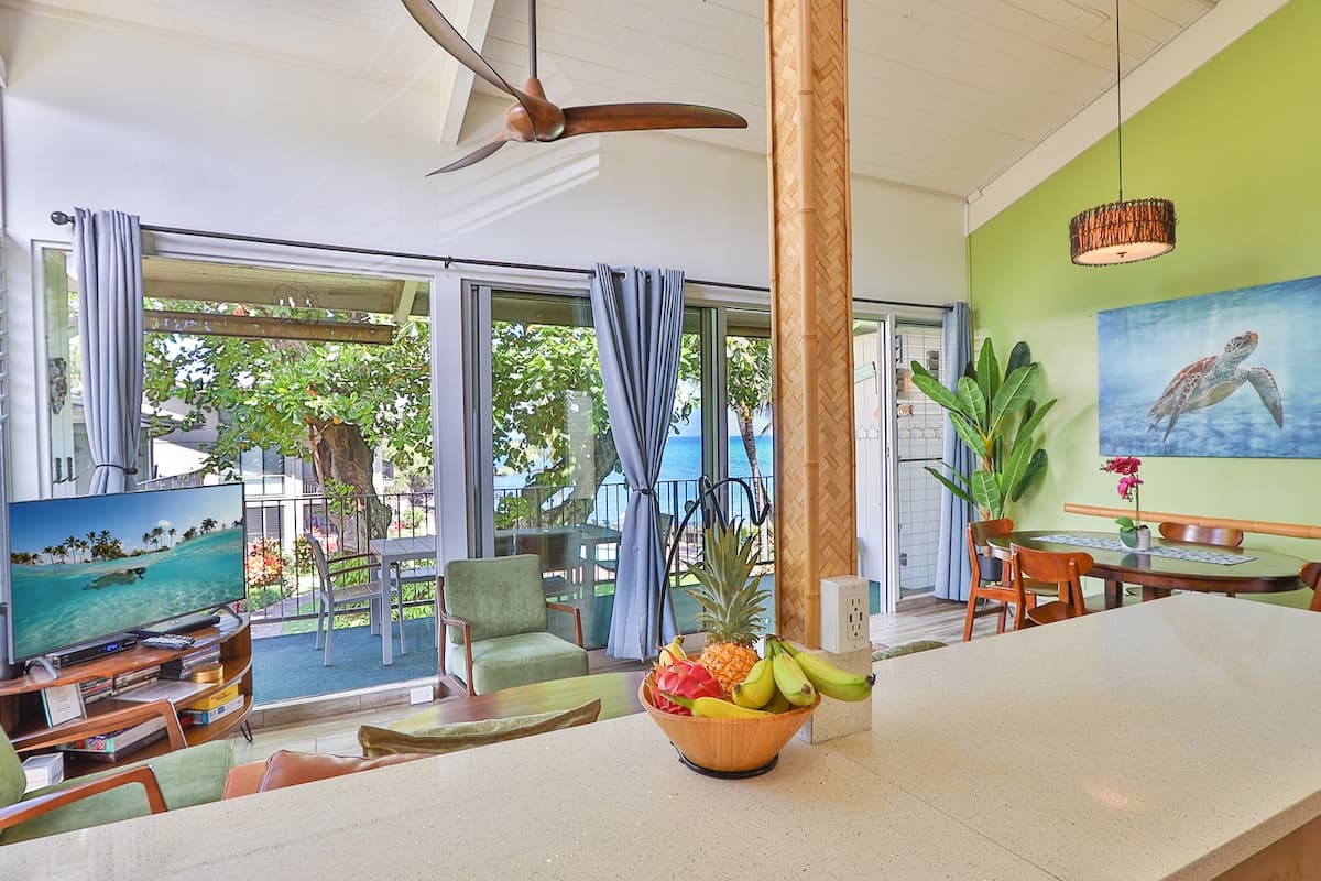 Condo in Lahaina · ★5.0 · 3 bedrooms · 4 beds · 2 baths - Photo 2