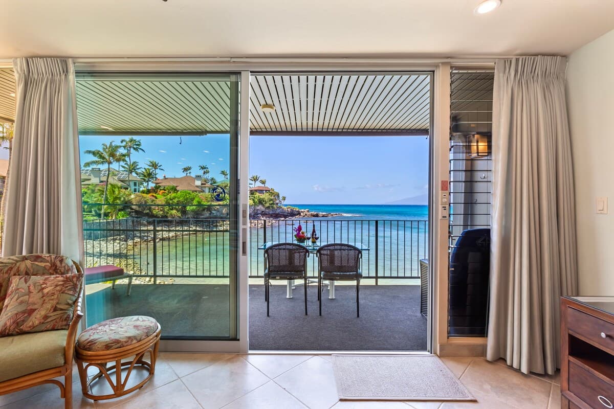 Condo in Lahaina · ★5.0 · 2 bedrooms · 3 beds · 2 baths - Photo 4