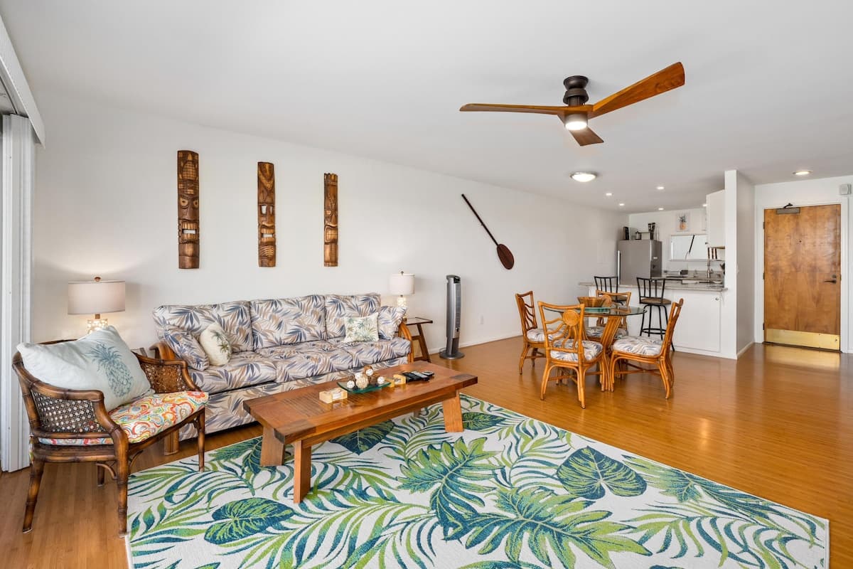 Condo in Kailua-Kona · ★5.0 · 2 bedrooms · 3 beds · 2 private baths - Photo 5
