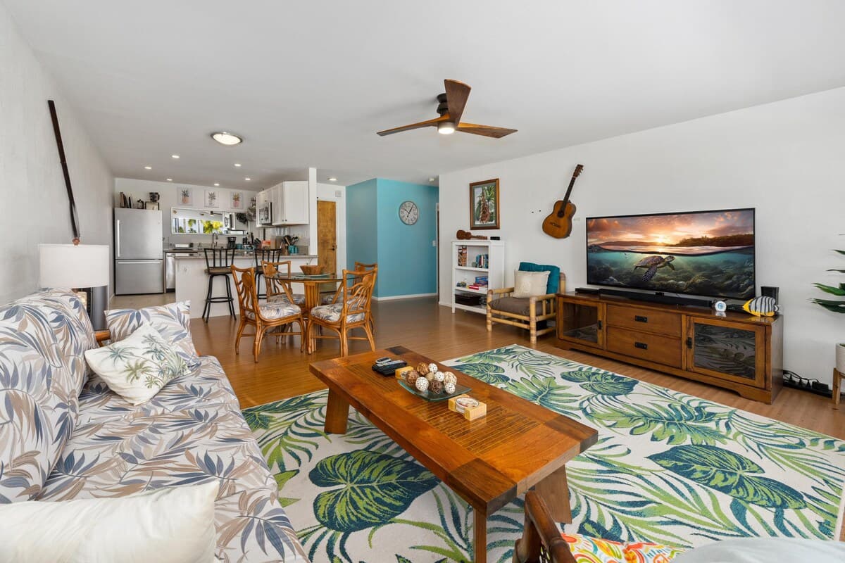 Condo in Kailua-Kona · ★5.0 · 2 bedrooms · 3 beds · 2 private baths - Photo 2