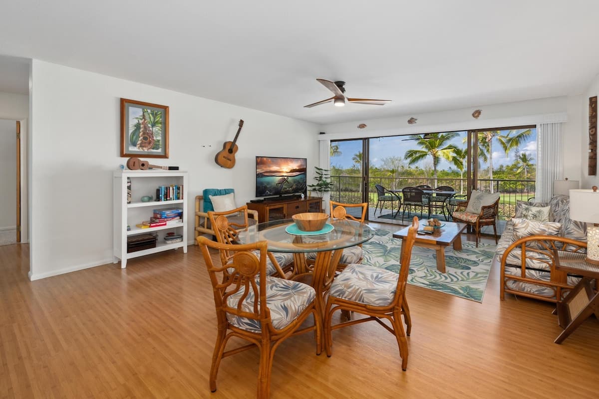 Condo in Kailua-Kona · ★5.0 · 2 bedrooms · 3 beds · 2 private baths - Photo 3