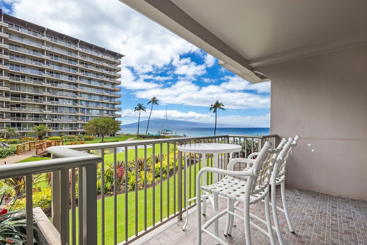 Condo in Lahaina · ★5.0 · Studio · 1 bed · 1 bath - Photo 3