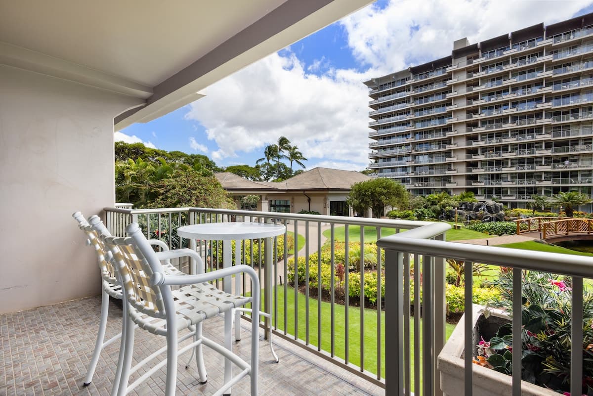 Condo in Lahaina · ★5.0 · Studio · 1 bed · 1 bath - Photo 4