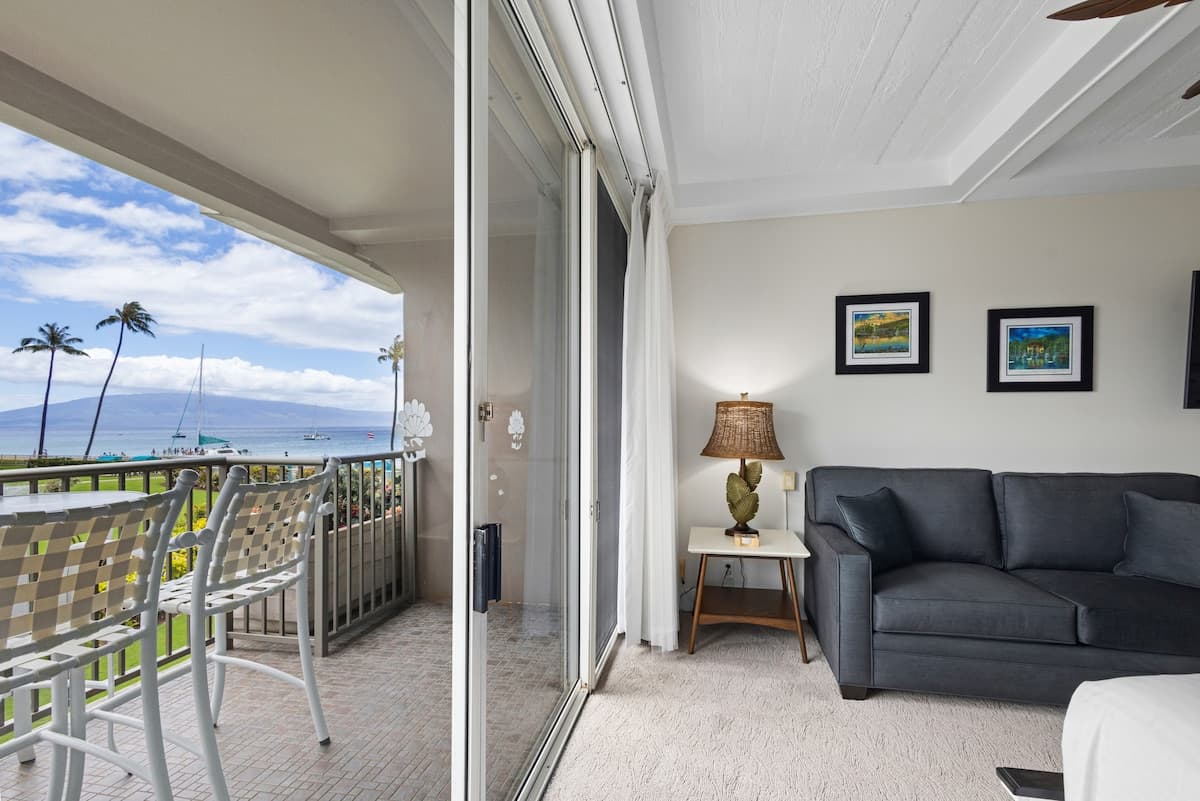 Condo in Lahaina · ★5.0 · Studio · 1 bed · 1 bath - Photo 5