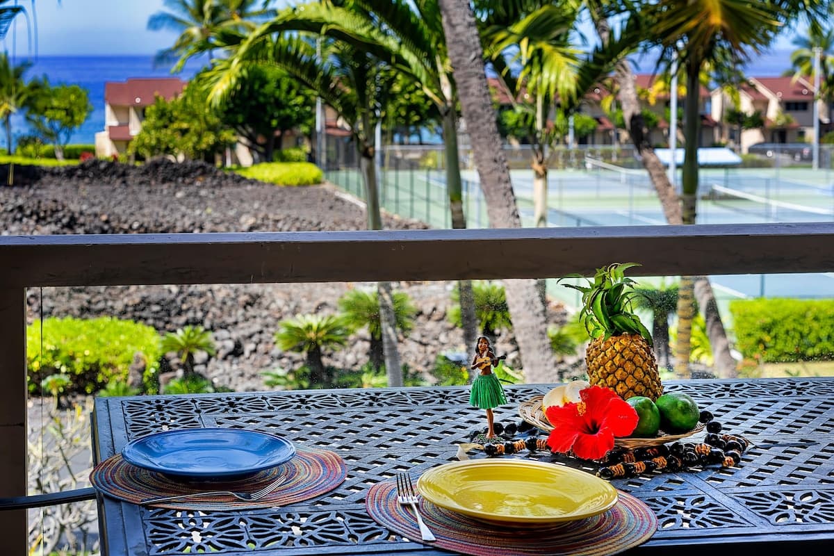 Condo in Kailua-Kona · ★5.0 · 3 bedrooms · 4 beds · 2 private baths - Photo 2