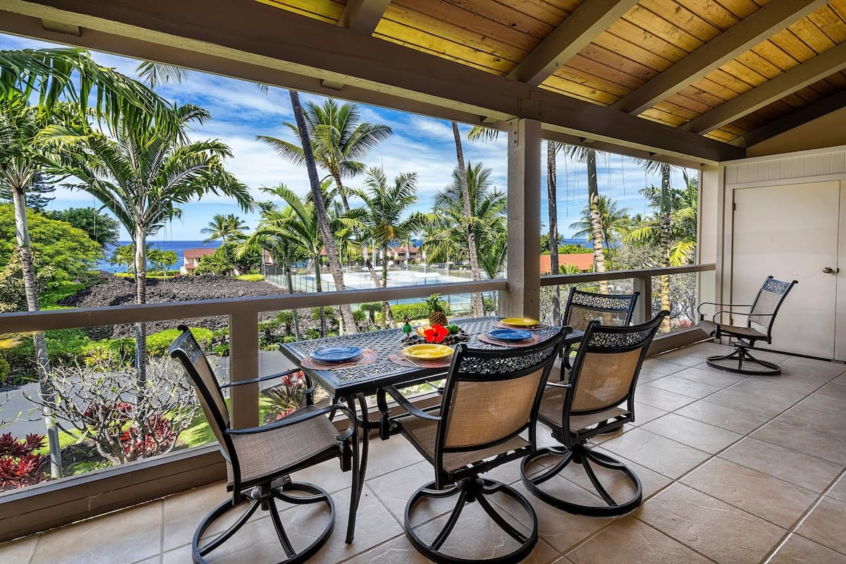 Condo in Kailua-Kona · ★5.0 · 3 bedrooms · 4 beds · 2 private baths - Photo 4
