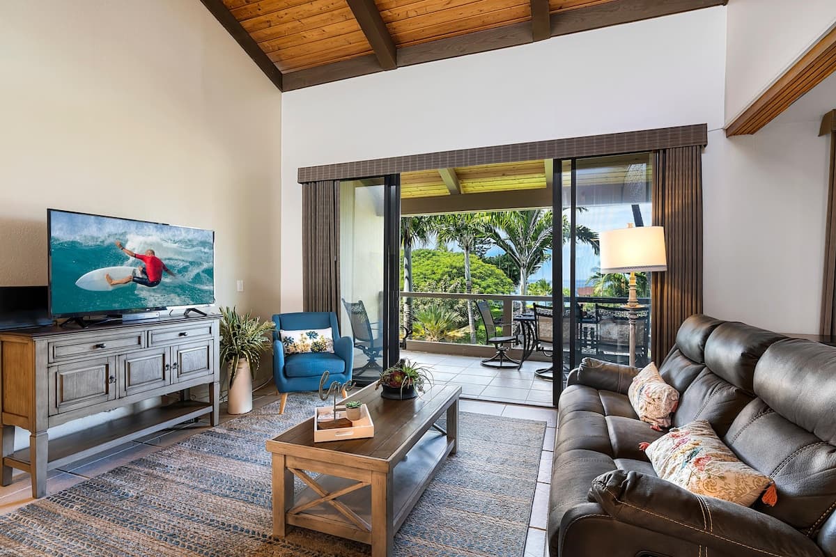 Condo in Kailua-Kona · ★5.0 · 3 bedrooms · 4 beds · 2 private baths - Photo 1