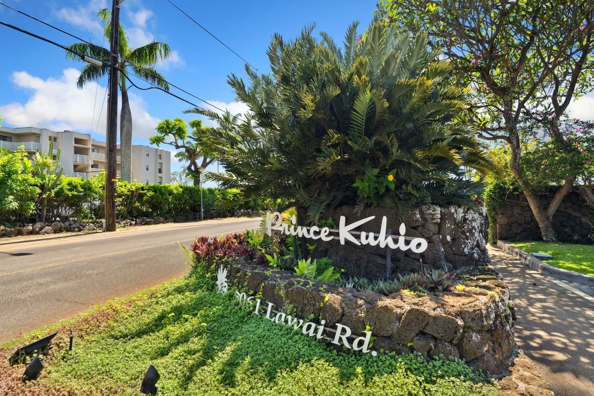 Condo in Koloa · ★4.92 · 1 bedroom · 1 bed · 1 bath - Photo 4