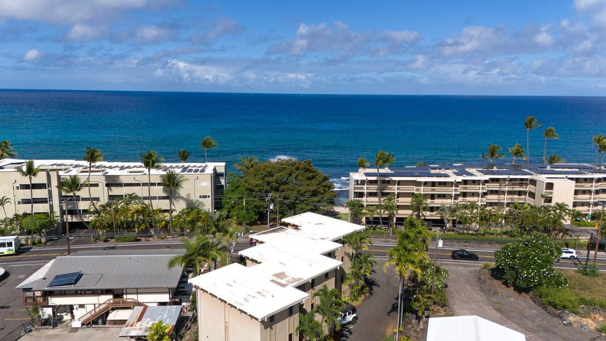 Condo in Kailua-Kona · ★4.9 · 1 bedroom · 1 bed · 1 private bath - Photo 4