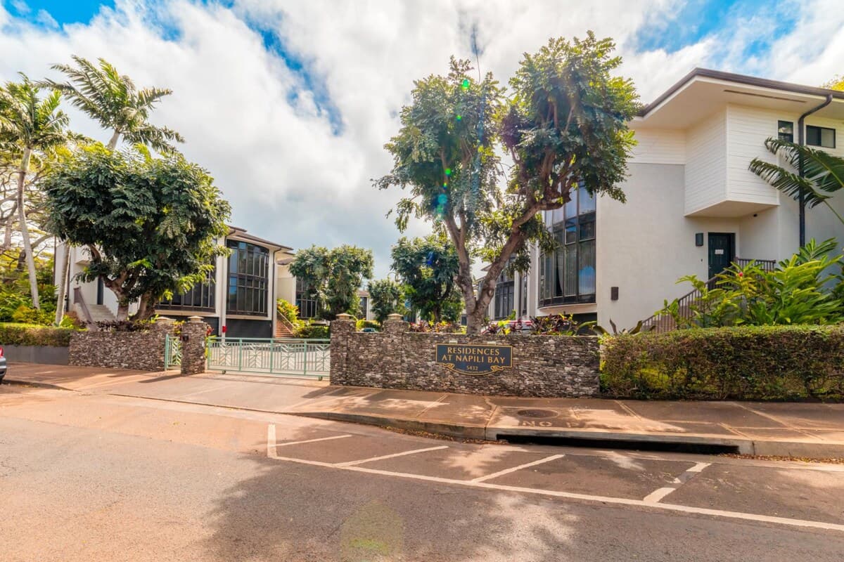 Condo in Lahaina · ★4.82 · 3 bedrooms · 4 beds · 3 baths - Photo 4