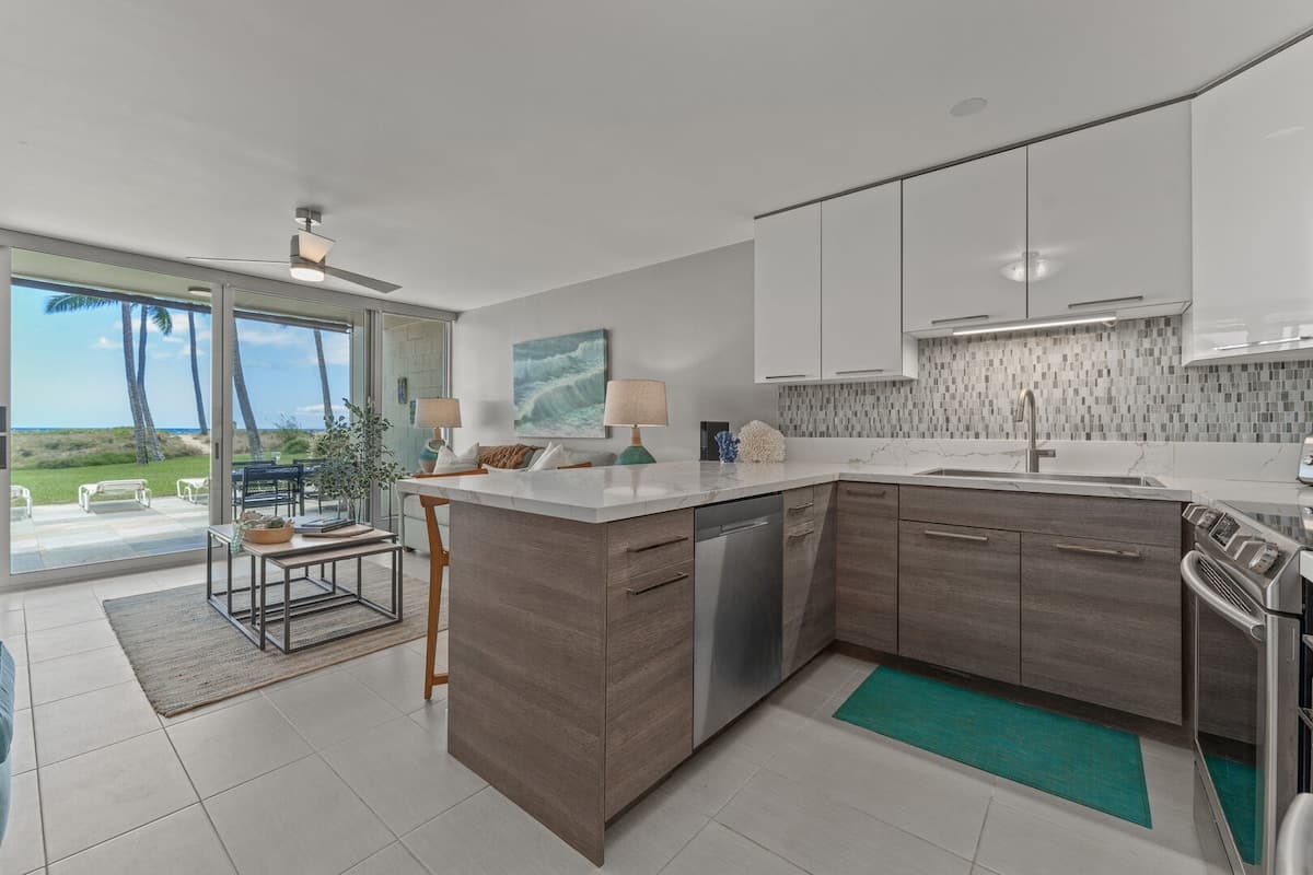 Oceanfront Paradise Remodeled Ground Floor HKOK119 - Photo 4