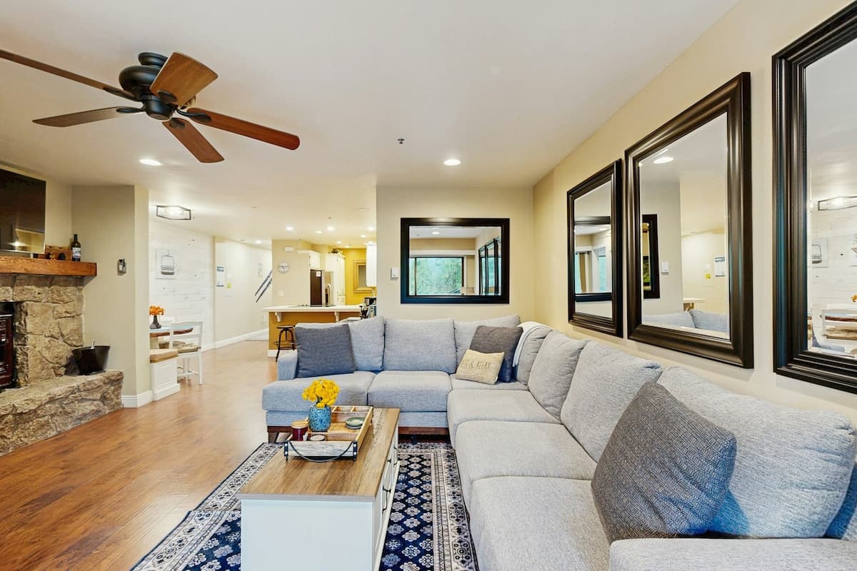 Condo in Incline Village · ★4.67 · 2 bedrooms · 2 beds · 2 private baths - Photo 3