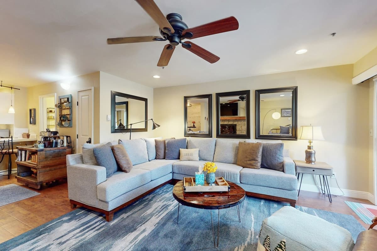 Condo in Incline Village · ★4.67 · 2 bedrooms · 2 beds · 2 private baths - Photo 2