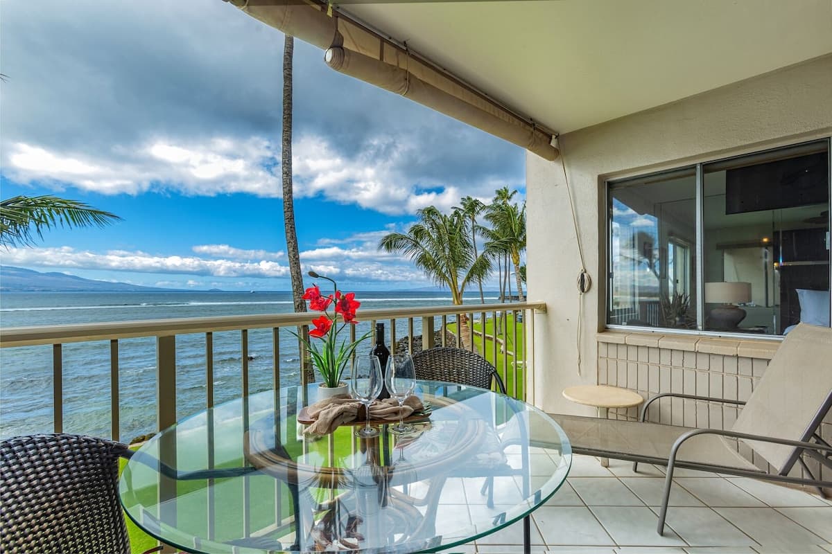 Condo in Wailuku · ★4.67 · 2 bedrooms · 2 beds · 2 baths - Photo 2