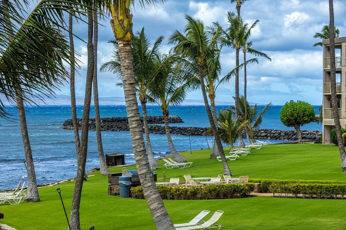 Condo in Wailuku · ★4.67 · 2 bedrooms · 2 beds · 2 baths - Photo 5