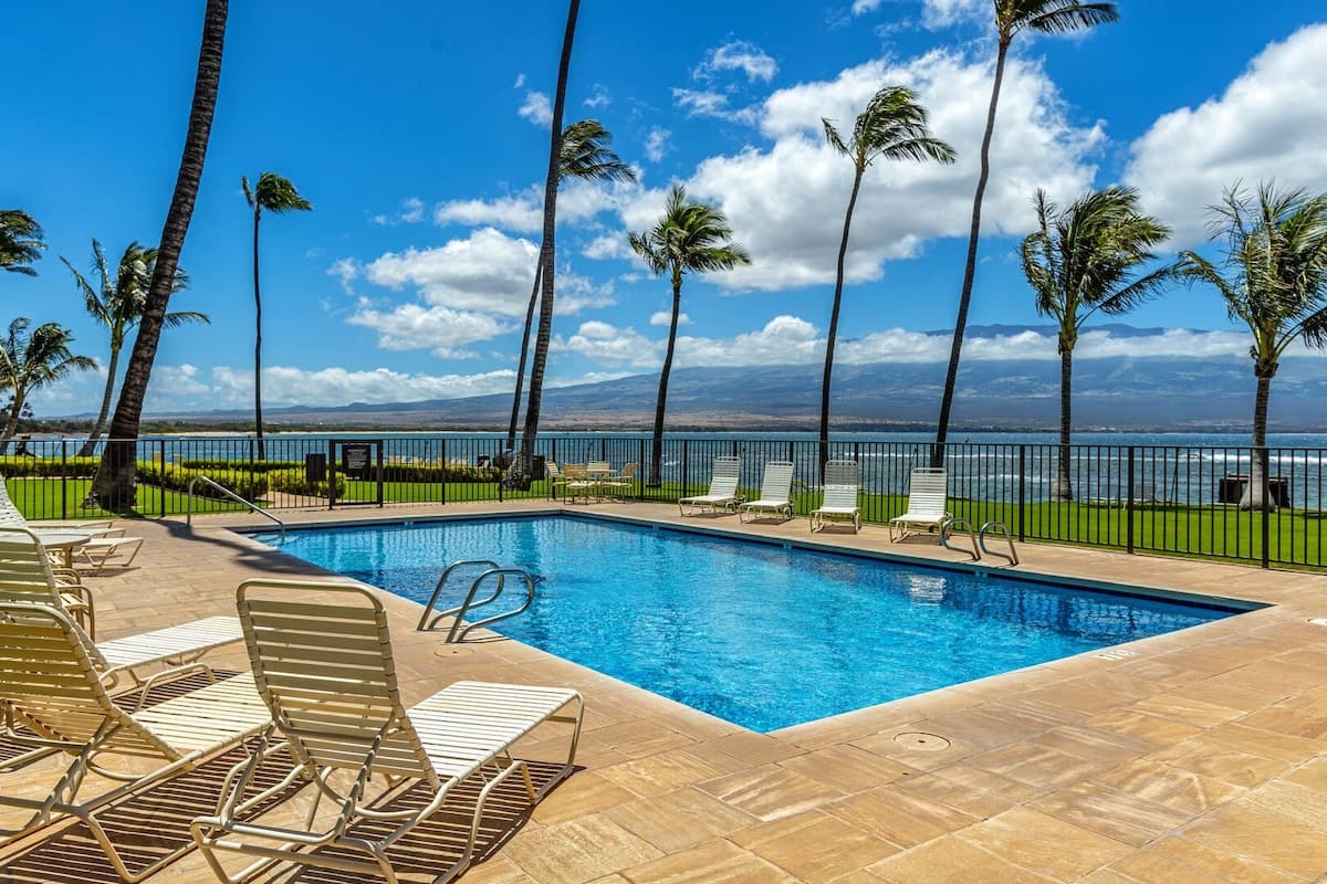 Condo in Wailuku · ★4.67 · 2 bedrooms · 2 beds · 2 baths - Photo 4