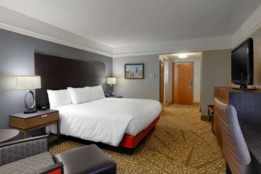 King Room Near Helen Horvath SAN - Photo 1