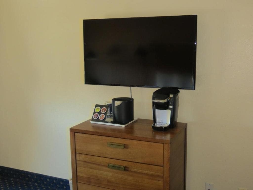 Deluxe Queen Room Near Shell SAN - Photo 3