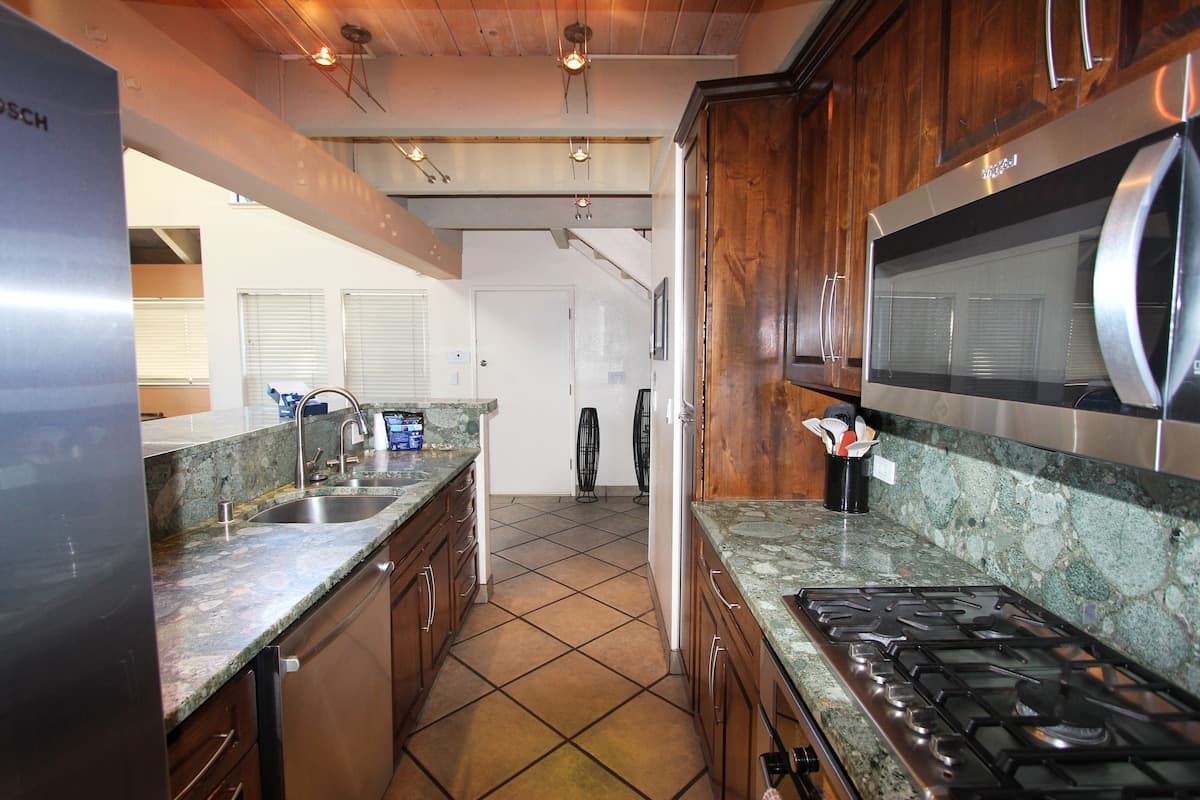 Lakefront Condo with Private Beach Access - Photo 1