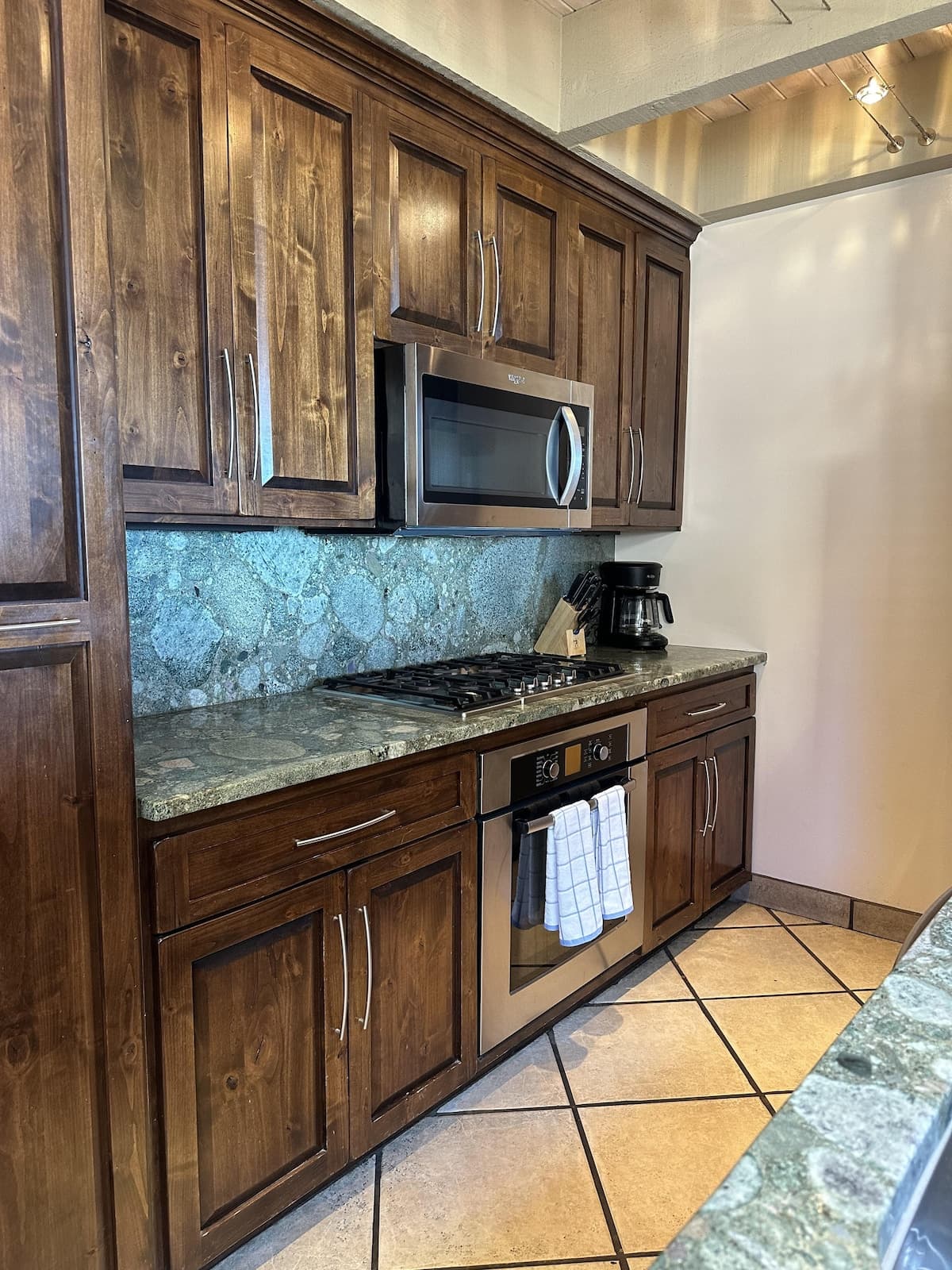 Lakefront Condo with Private Beach Access - Photo 2