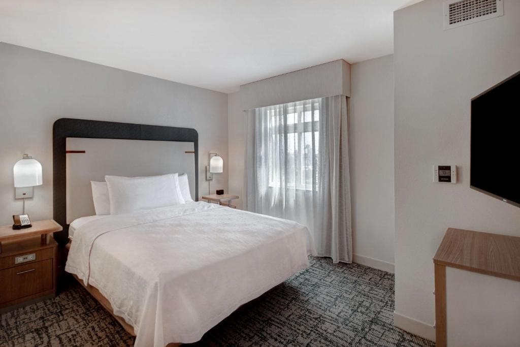Queen Studio Suite Near Kezar Life Sciences SAN - Photo 1