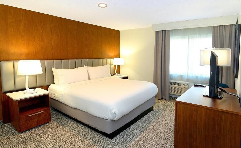 Standard King Room Near Lucent Education SAN - Photo 4