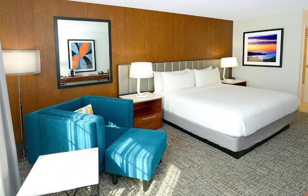 Standard King Room Near Lucent Education SAN - Photo 2
