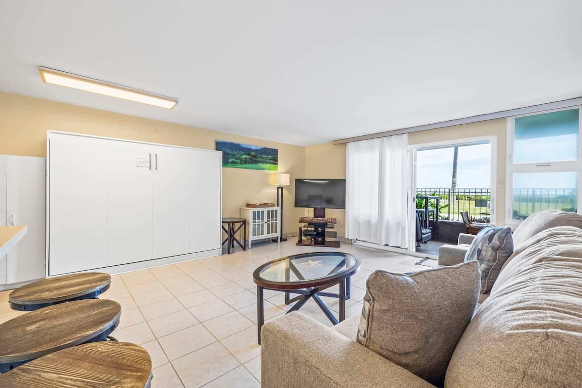 Condo in Hauula · ★4.53 · 1 bedroom · 3 beds · 1 private bath - Photo 1