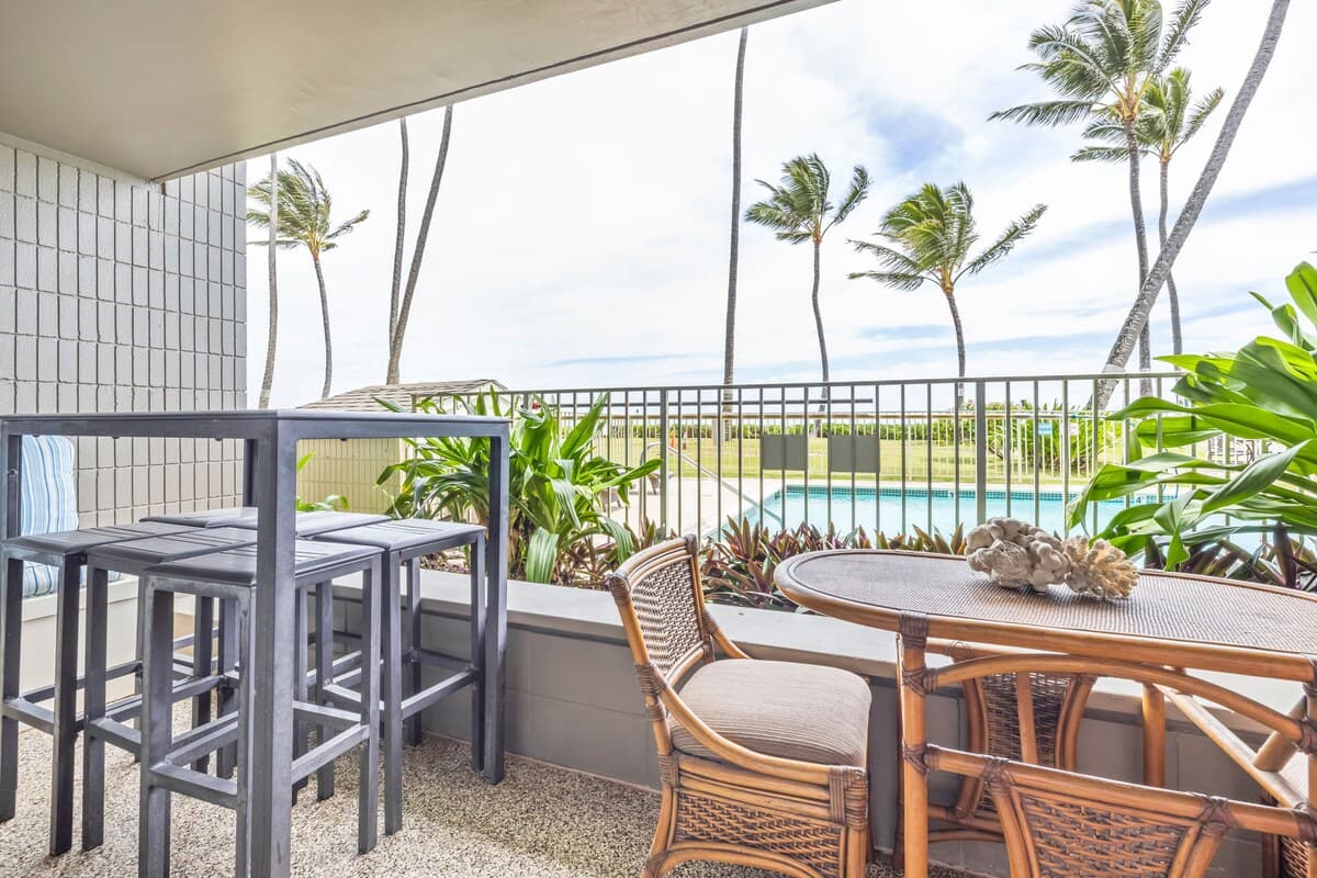 Condo in Hauula · ★4.53 · 1 bedroom · 3 beds · 1 private bath - Photo 2