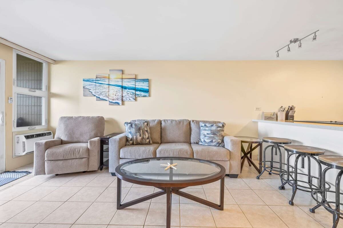 Condo in Hauula · ★4.53 · 1 bedroom · 3 beds · 1 private bath - Photo 5