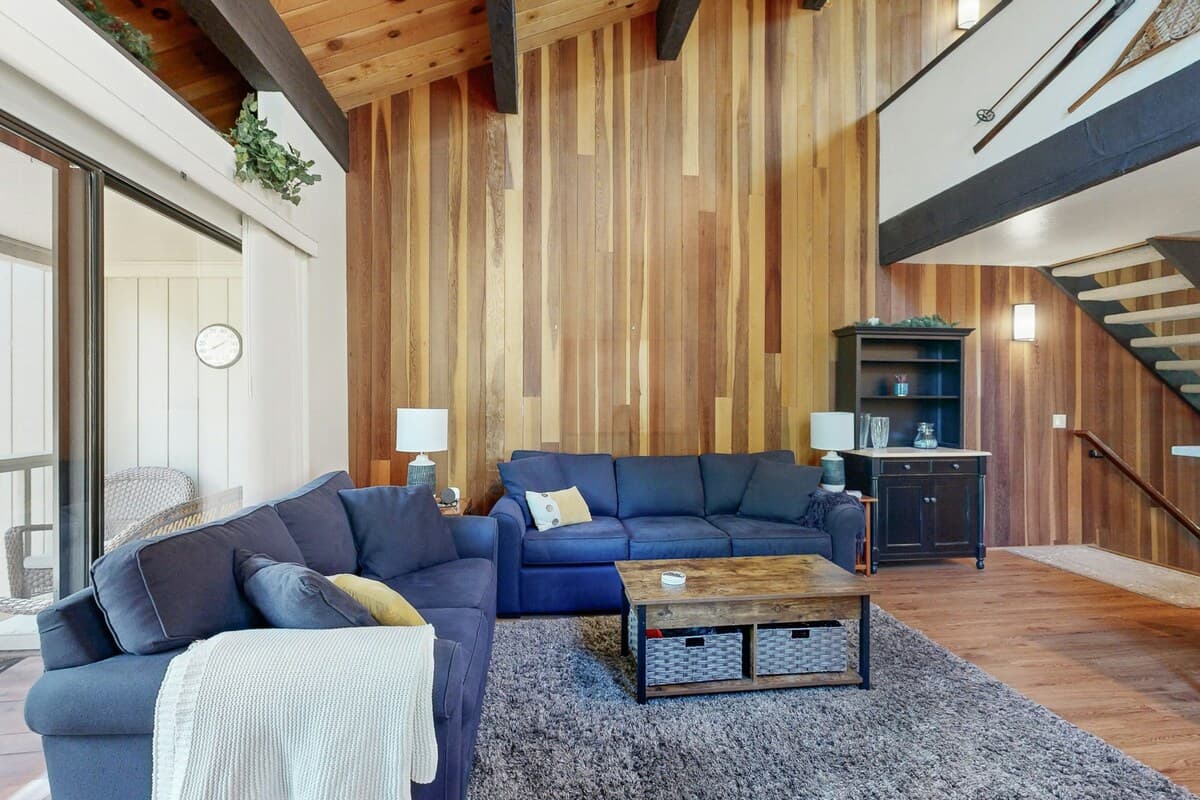 Kingswood Village Townhome with Fireplace & Loft - Photo 3