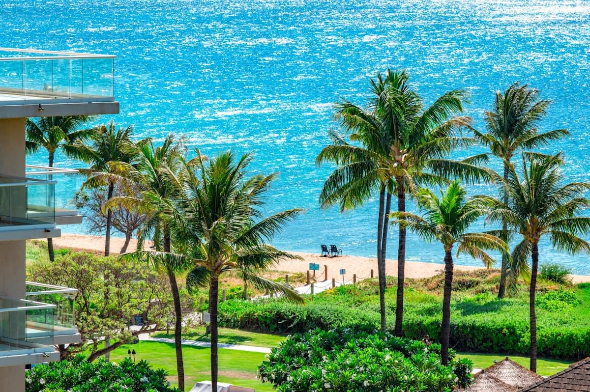 Condo in Lahaina · ★5.0 · 2 bedrooms · 4 beds · 1 bath - Photo 2