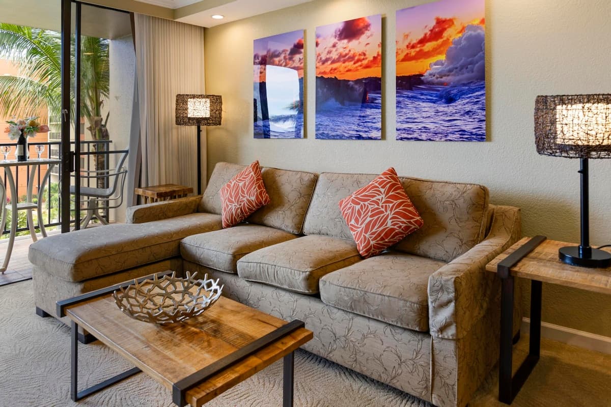Home in Lahaina · ★4.76 · 1 bedroom · 2 beds · 1 bath - Photo 2