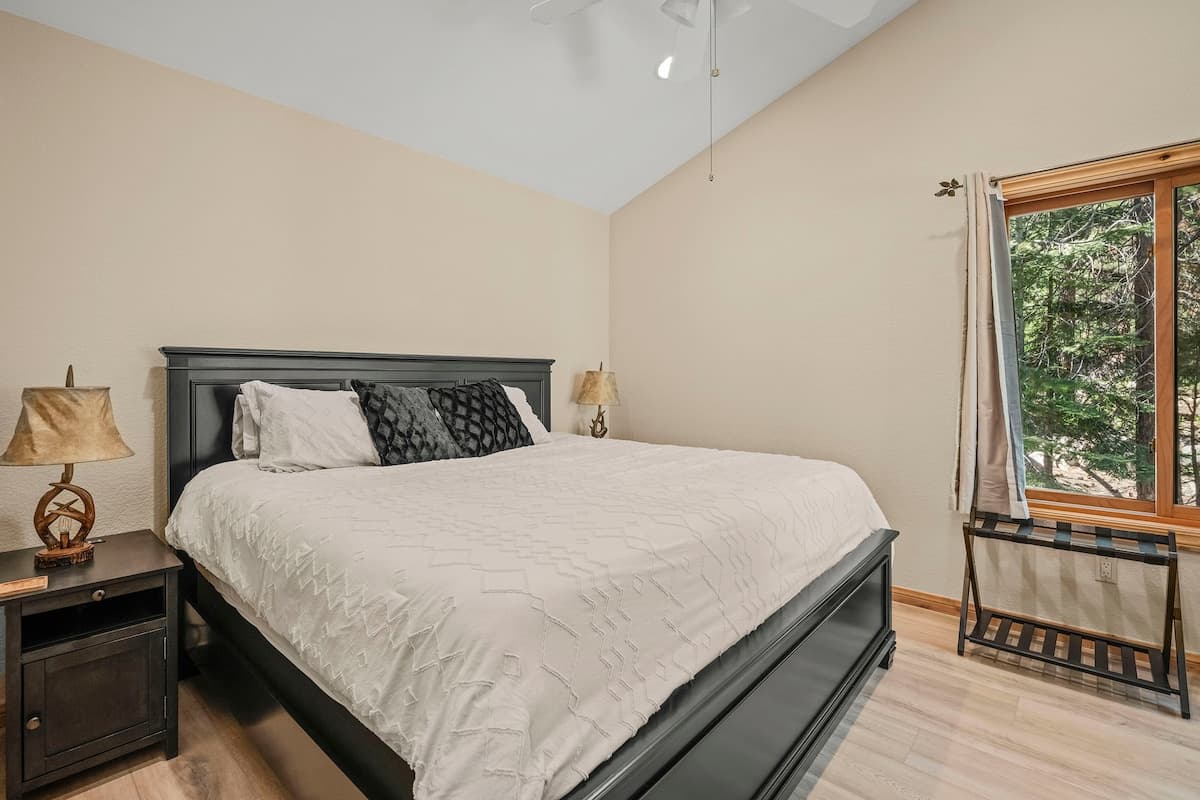 Home in Incline Village · ★5.0 · 5 bedrooms · 7 beds · 5.5 private baths - Photo 3