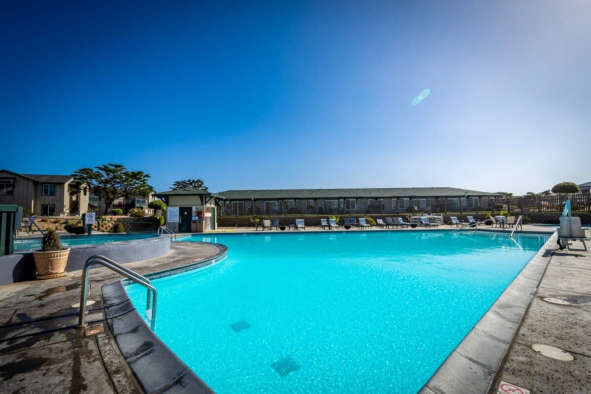 Beachfront Condo, Pool & Sunset Bonfires - Photo 5