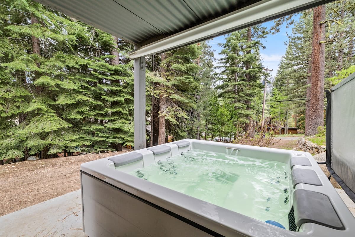 Apres Ski Cabin with Hot Tub, 2 Decks & Loft - Photo 1