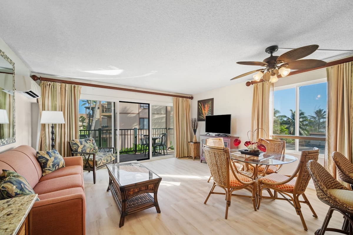 Condo in Kapaa · ★4.56 · 1 bedroom · 2 beds · 1 shared bath - Photo 2