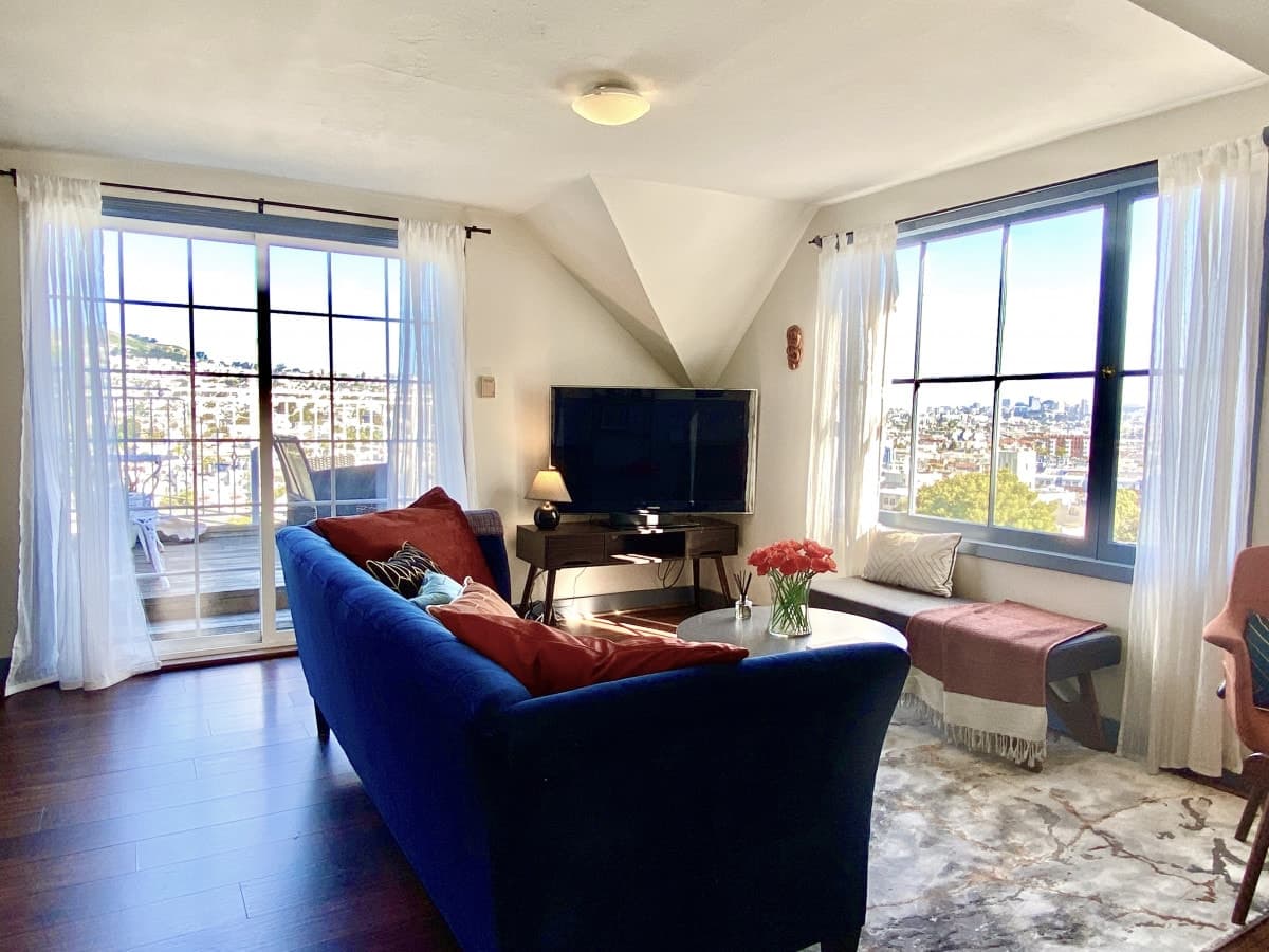 Historic Victorian retreat w/ skyline views - Photo 4