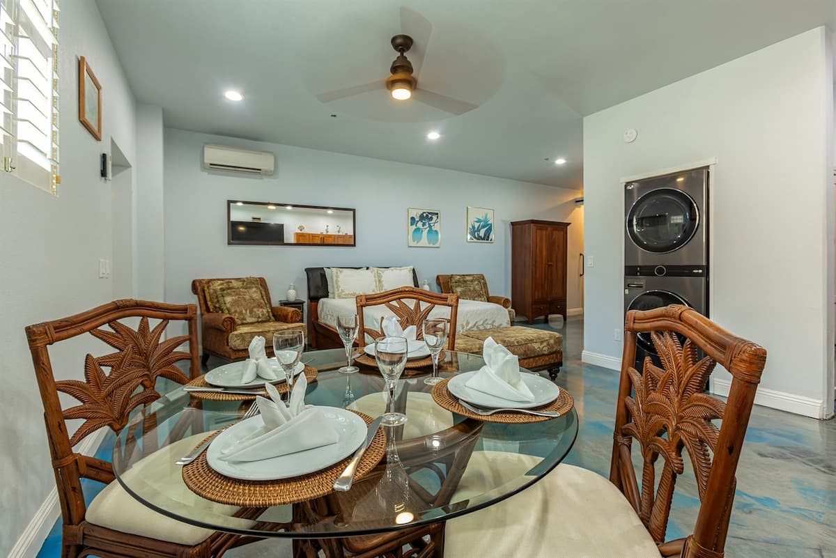 Condo in Wailuku · ★4.85 · 1 bedroom · 1 bed · 1 private bath - Photo 1